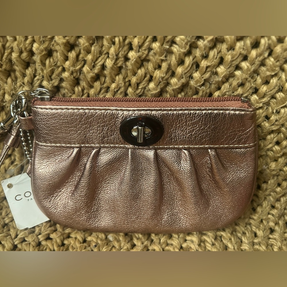 Coach Metallic Wristlet with Decorative Kisslock Bright Silky Interior NWT - Picture 4 of 4